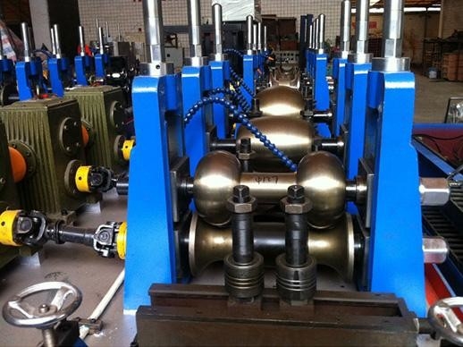 Efficiënt stalen pijpen maken machine Tube Mill Professionele ISO certificering Geautomatiseerd