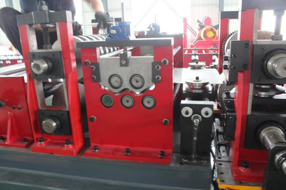 geavanceerde 100-300mm breedte stalen buis maken machine met hydraulisch snij systeem