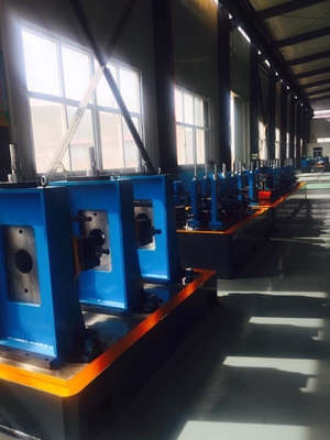 Gegalvaniseerde staal ERW Hf Tube Mill Lijn Blauwe kleur Energiebesparing 120m / min Loopsnelheid