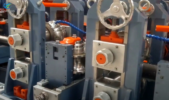 Automatische buisvormmachine voor ronde buizen