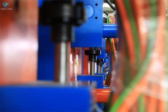 Vervaardigingsmachine voor stalen buizen met horizontale accumulator voor vierkante buizen F150