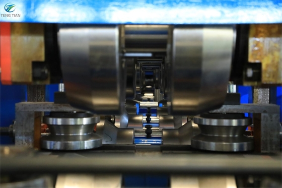 Vervaardigingsmachine voor stalen buizen met horizontale accumulator voor vierkante buizen F150