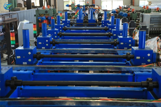 Vervaardigingsmachine voor stalen buizen met horizontale accumulator voor vierkante buizen F150