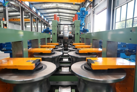 Machine voor het maken van hoge precisie stalen buizen 380V Loopsnelheid 150m / min