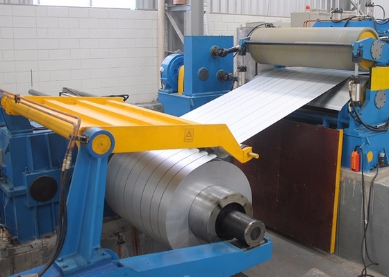 1600 mm samengesteld uit een scheurmachine voor het ontplooien van de spoel en een scheermachine voor het terugspoelen van de spoel