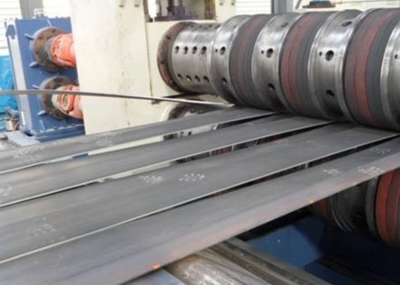 0.6mm plaat snijmachine spoel slitter high speed staal slitting machine