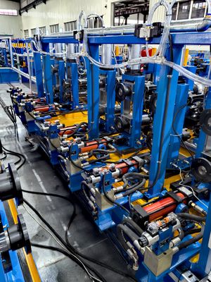 China Machines Professioneel ontwerp en productie Fabriek Api Erw stalen buis productiemolen lijn 4-12 mm wanddikte pijp die machine maakt