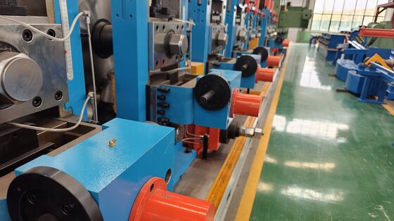 Geavanceerde ERW-buizenmolen met hoogfrequente lastechnologie voor koolstofstalen buizen CE ISO-buizenmolenmachine voor buizen van 21-63 mm 50 m/min